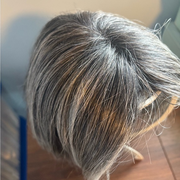 Elegant Grey and Black Women's Wig Blunt Cut - Picture 4 of 6